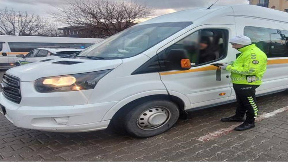 Manisa Emniyet M&uuml;d&uuml;rl&uuml;ğ&uuml;nden okul servislerine sıkı denetim
