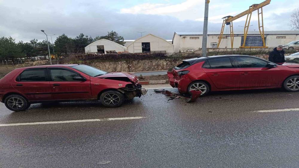 Bilecik&rsquo;te zincirleme trafik kazası; 4 yaralı
