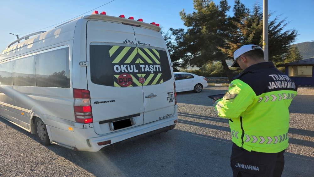 Burdur&rsquo;da 15 bin 851 ara&ccedil; ve s&uuml;r&uuml;c&uuml;s&uuml; kontrol edildi
