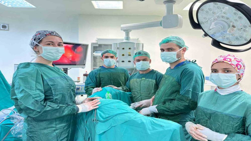 Akşehir Devlet Hastanesi&rsquo;nde bir ilk: V-NOTES izsiz rahim ameliyatı

