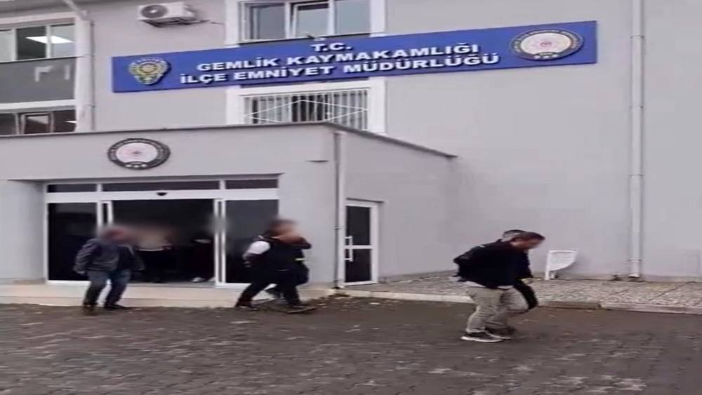 Bursa&rsquo;da hırsızlık operasyonu: &Ccedil;ok sayıda su&ccedil; kaydı bulunan ş&uuml;pheliler yakalandı
