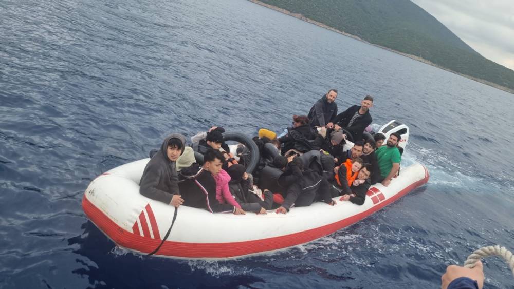 Bodrum&rsquo;da 40 d&uuml;zensiz g&ouml;&ccedil;men yakalandı: 2 g&ouml;zaltı
