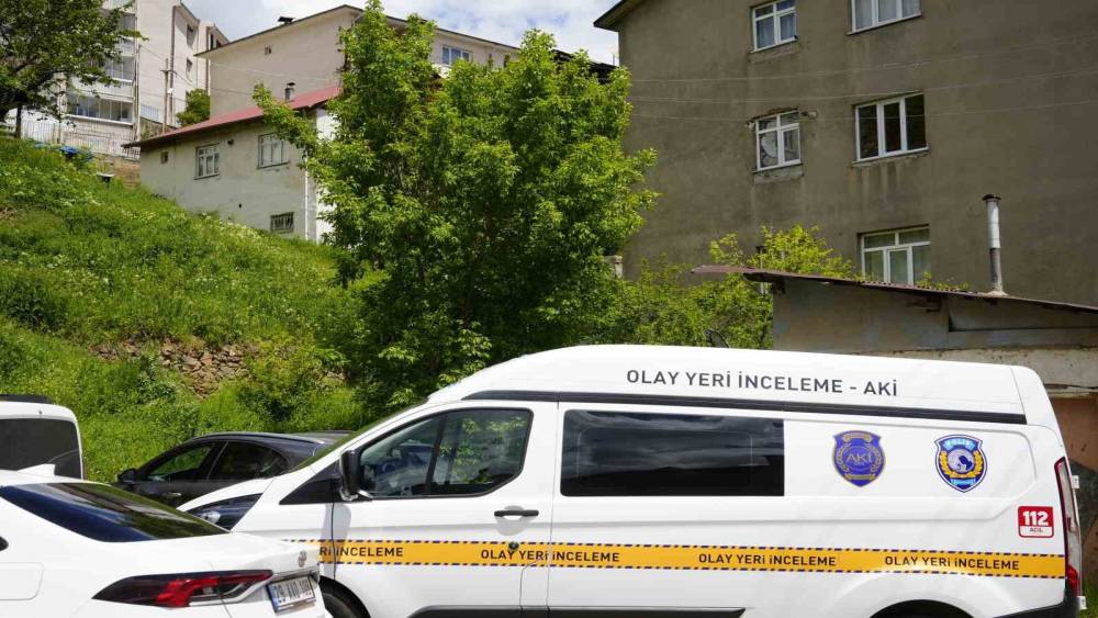 G&uuml;m&uuml;şhane&rsquo;de 19 yaşındaki gen&ccedil; kız evinde &ouml;l&uuml; bulundu
