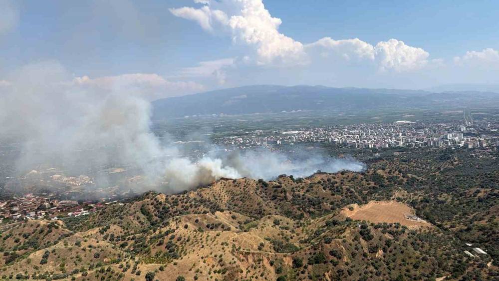 Nazilli&rsquo;deki yangına 4 helikopterle m&uuml;dahale ediliyor
