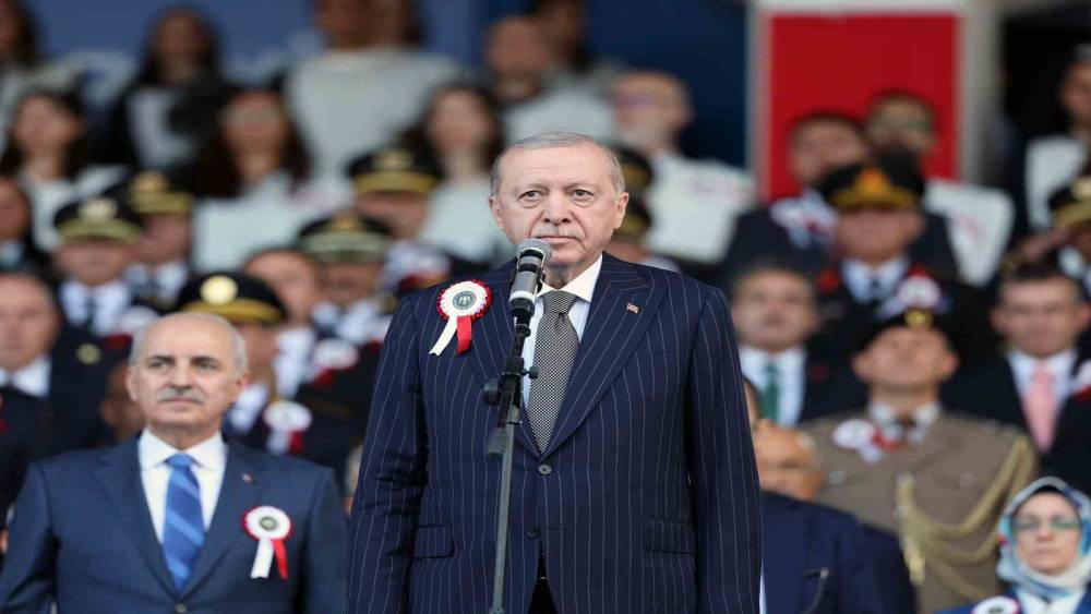 Cumhurbaşkanı Erdoğan: "Zor, hassas ve mesuliyeti fevkalade y&uuml;ksek bir g&ouml;revi icra eden emniyet teşkilatımızın talep ve beklentilerini asla g&ouml;z ardı etmiyoruz"
