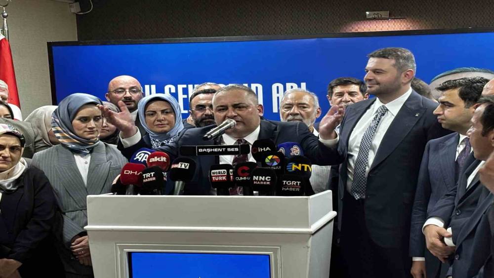 AK Parti&rsquo;ye ge&ccedil;en Ke&ccedil;i&ouml;ren Belediye Başkanı &Ouml;zarslan: "Nasıl ge&ccedil;mişte kapılarımız sonuna kadar herkese a&ccedil;ıksa bundan sonra da a&ccedil;ık olacak"
