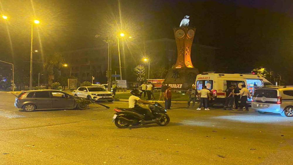İki otomobil &ccedil;arpıştı: 1 yaralı
