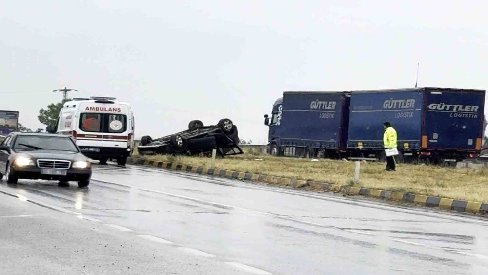 Tosya&rsquo;da otomobil takla attı: 2 yaralı
