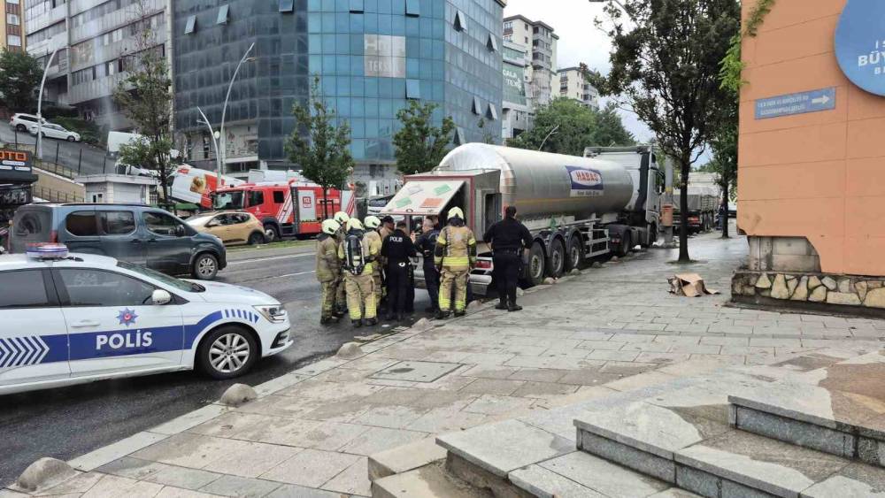 Sultangazi&rsquo;de tankerden &ccedil;ıkan basın&ccedil;lı hava paniğe neden oldu
