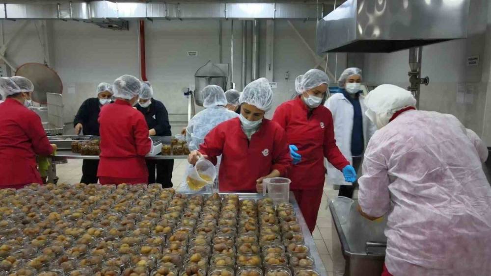 Kadın Emeği Tarımsal &Uuml;r&uuml;n Fabrikası&rsquo;yla yerel &uuml;retim d&uuml;nyaya a&ccedil;ılıyor
