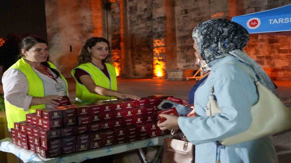 Tarsus&rsquo;ta 16 camide kandil simidi ikram edildi
