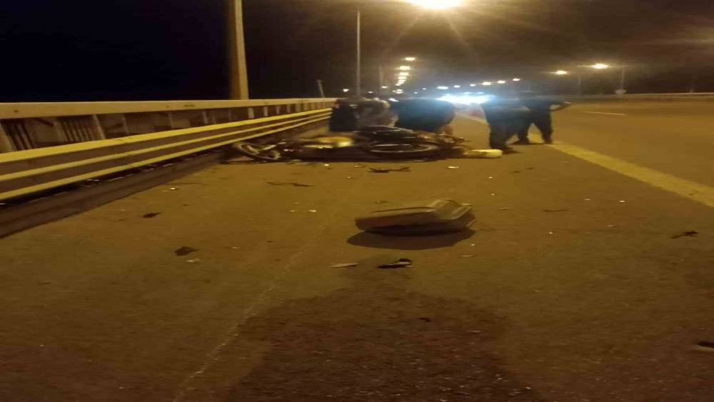 Bolu&rsquo;da kamyona arkadan &ccedil;arpan motosikletin s&uuml;r&uuml;c&uuml;s&uuml; hayatını kaybetti
