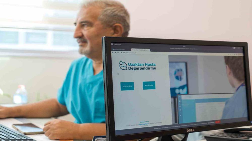 Manisa&rsquo;da yaşlı ve engelli hastalara ev konforunda g&ouml;r&uuml;nt&uuml;l&uuml; sağlık hizmeti
