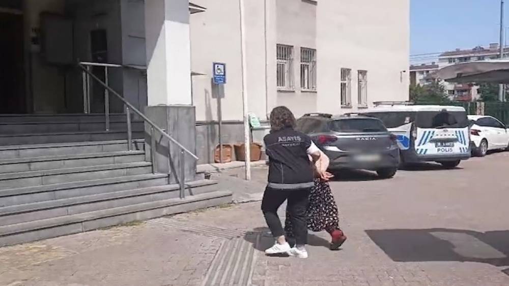 &rsquo;Hırsızlık&rsquo; su&ccedil;undan 33 yılla aranan kadın yakalandı

