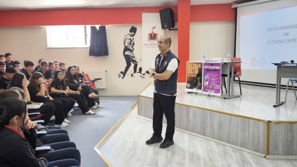 Kars&rsquo;ta 120 &ouml;ğrenciye siber g&uuml;venlik eğitimi

