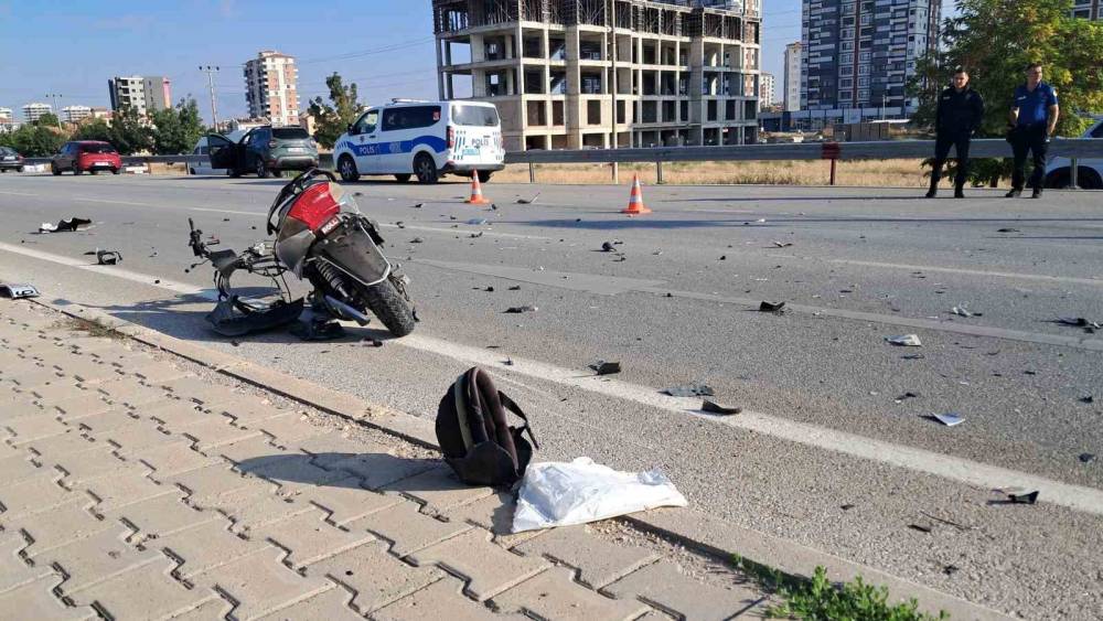 Karaman&rsquo;da cipin &ccedil;arptığı elektrikli bisikletin 15 yaşındaki s&uuml;r&uuml;c&uuml;s&uuml; ağır yaralandı
