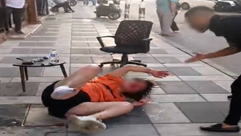 Kilis&rsquo;te cadde ortasında tekme tokat darp anları kamerada
