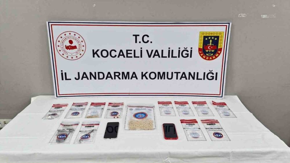 Kocaeli&rsquo;de uyuşturucu operasyonu: Bin 12 uyuşturucu hap ele ge&ccedil;irildi
