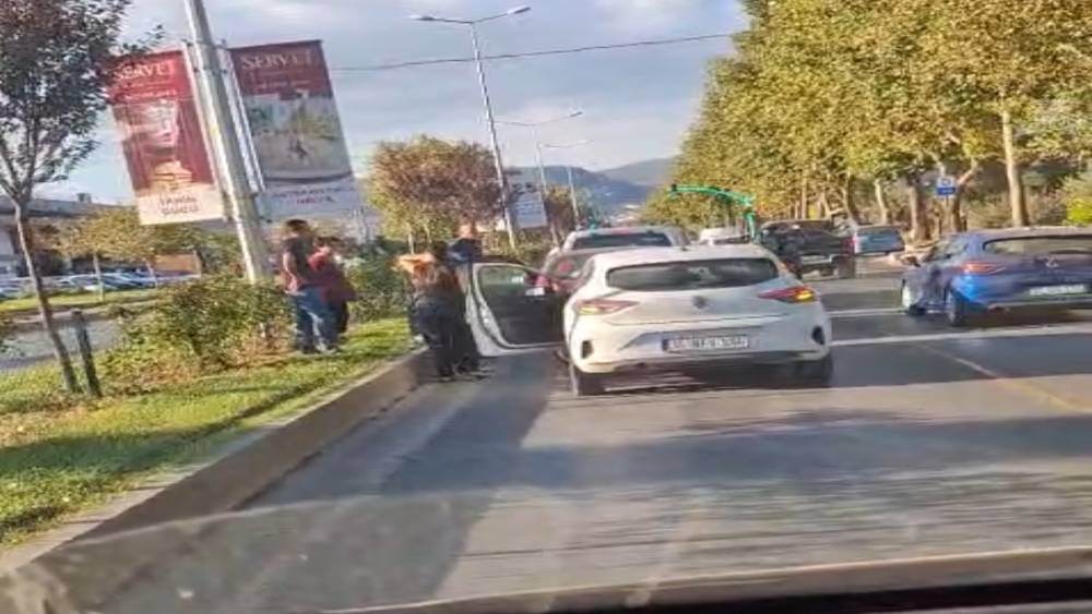 Menteşe&rsquo;de 3 aracın karıştığı zincirleme kaza
