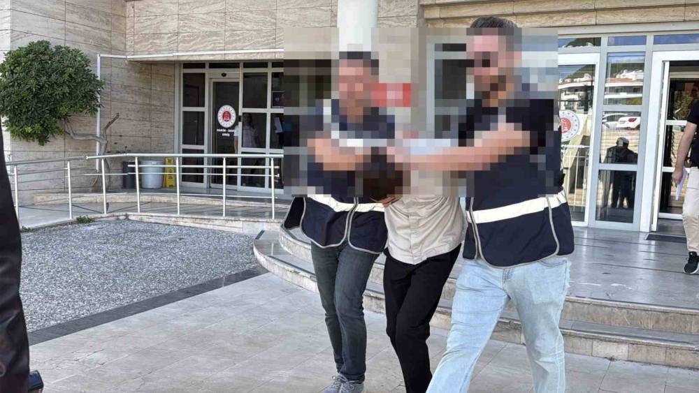 Menteşe&rsquo;de Atat&uuml;rk b&uuml;st&uuml;n&uuml; yerinden s&ouml;ken ş&uuml;pheli tutuklandı
