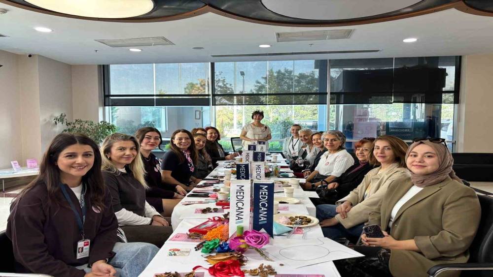 Uzmanlardan menopoz mesajı: "Ritmin değişir, g&uuml;c&uuml;n değişmez"
