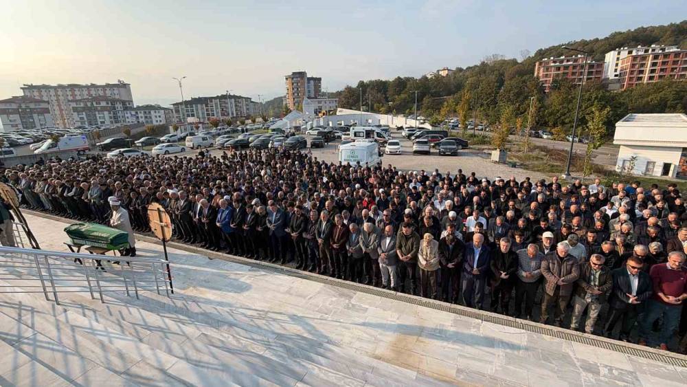 Sevilen profes&ouml;r son yolculuğuna uğurlandı
