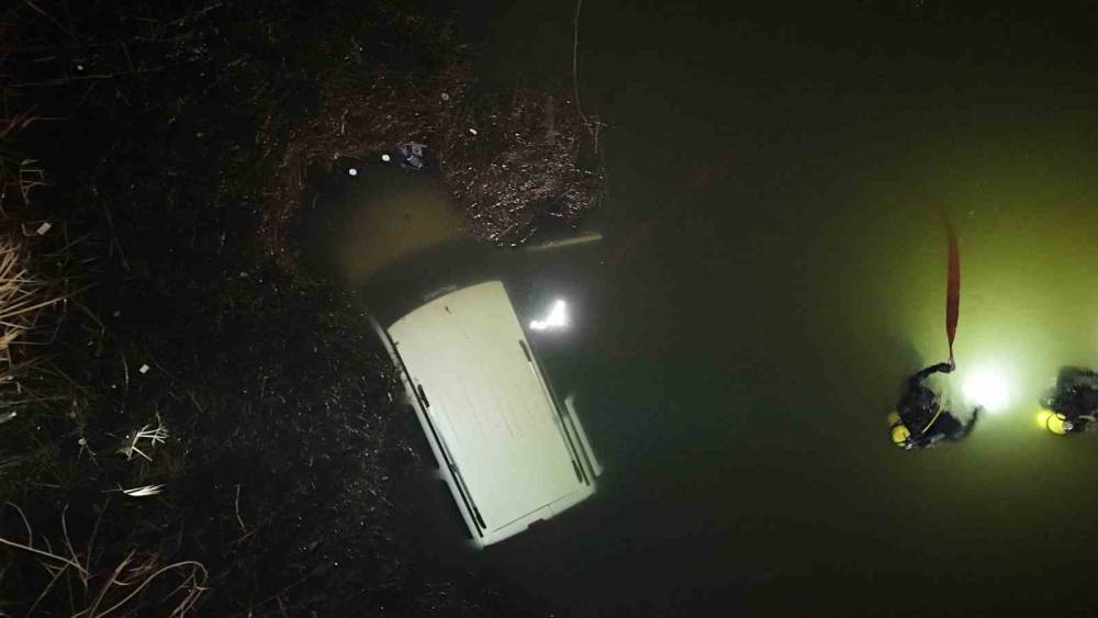 El freni &ccedil;ekilmeyen ara&ccedil;, d&uuml;şt&uuml;ğ&uuml; Porsuk &Ccedil;ayı&rsquo;ndan 4 saat sonra &ccedil;ıkarıldı
