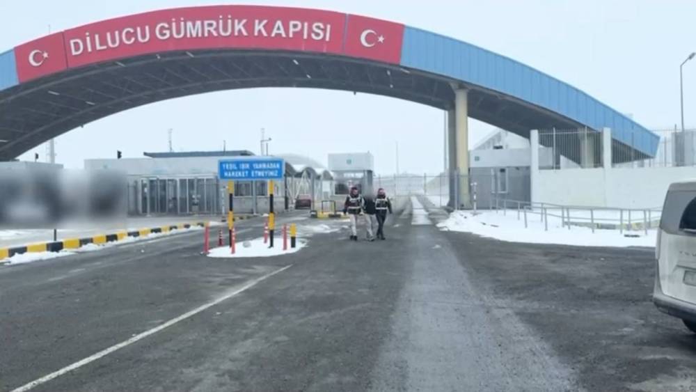 Iğdır&rsquo;da aranan cinayet h&uuml;k&uuml;ml&uuml;s&uuml; sınır kapısında yakalandı
