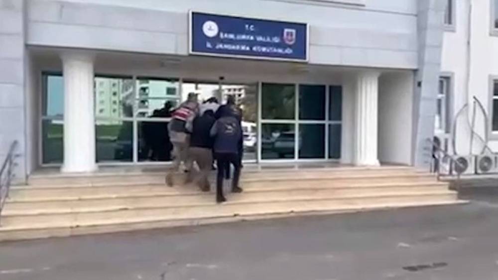 Şanlıurfa&rsquo;da &rsquo;polis&rsquo; yalanıyla 2 milyona yakın dolandırıcılık operasyonunda 2 tutuklama
