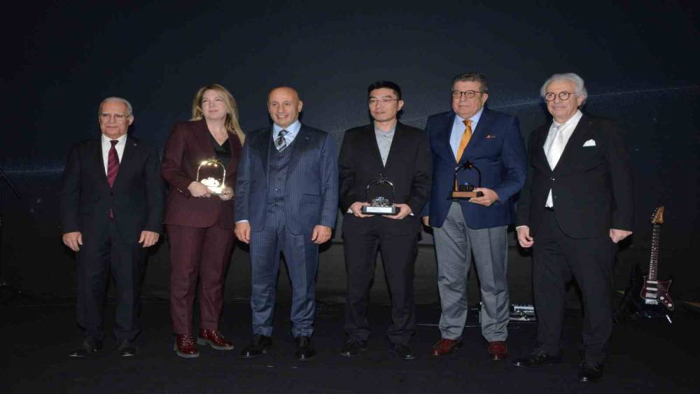 Ege&rsquo;de ihracatın yıldızları belirlendi: Uğur Soğutma&rsquo;ya &ccedil;ifte &ouml;d&uuml;l
