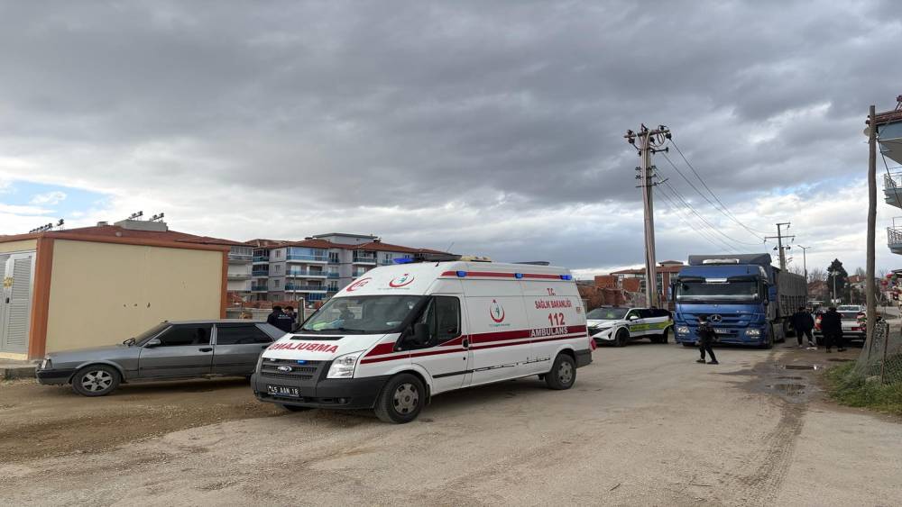 &Uuml;&ccedil; tekerlekli elektrikli bisiklet devrildi: 1 yaralı
