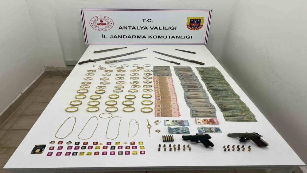 Antalya&rsquo;da sahte altın operasyonu
