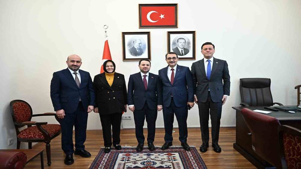 AK Parti Eskişehir Teşkilatı&rsquo;ndan Adalet Bakanı G&uuml;rlek&rsquo;e ziyaret
