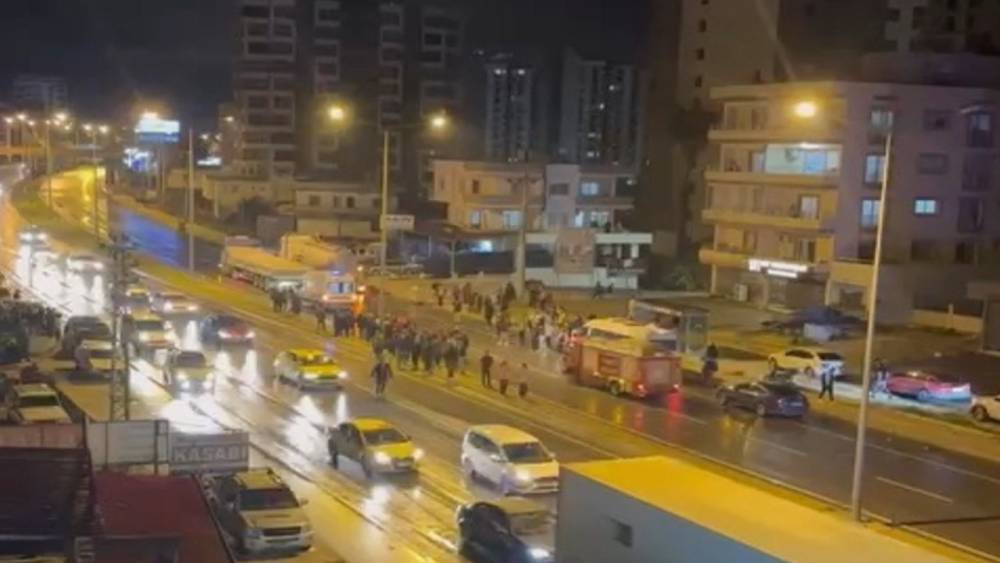 Mersin&rsquo;de tırlar &ccedil;arpıştı: 2 yaralı
