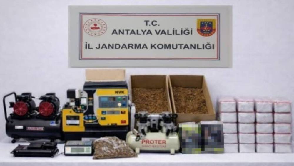 Alanya&rsquo;da 17 kilogram kıyılmış t&uuml;t&uuml;n ele ge&ccedil;irildi
