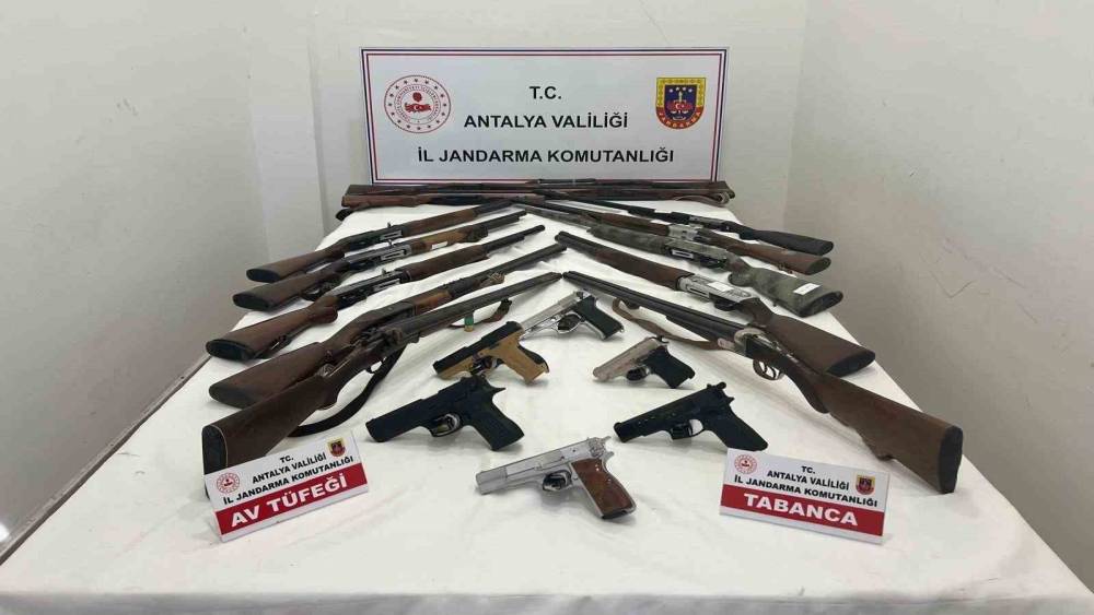 Kepez&rsquo;de ruhsatsız 21 silah ele ge&ccedil;irildi
