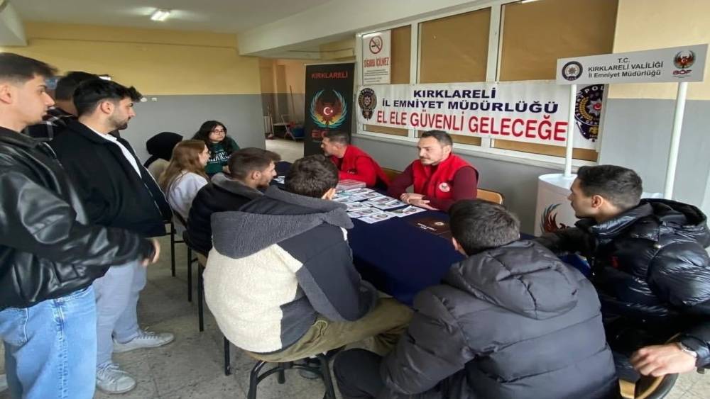 Kırklareli&rsquo;nde &uuml;niversite &ouml;ğrencilerine ter&ouml;rle m&uuml;cadele bilgilendirmesi
