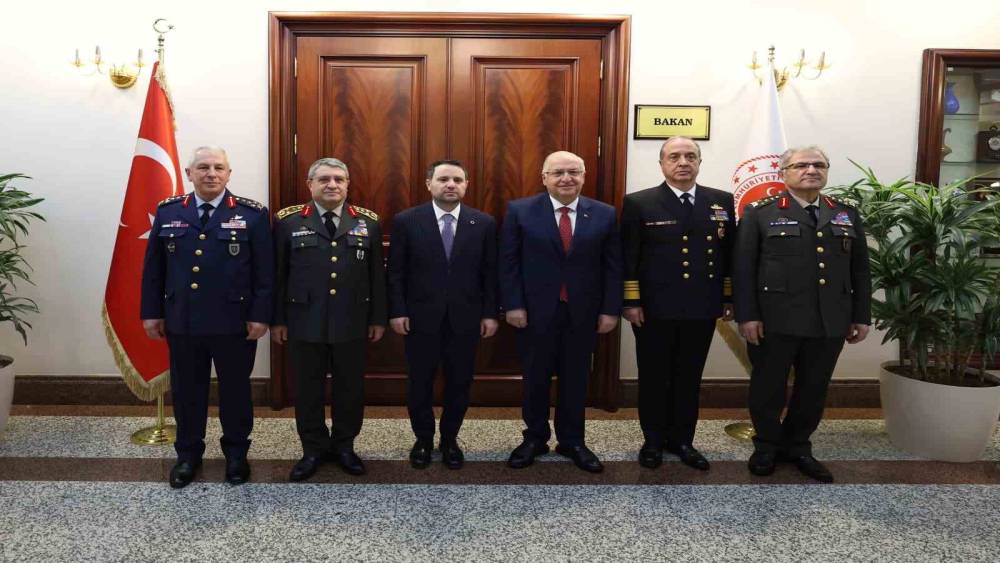 Milli Savunma Bakanı G&uuml;ler&rsquo;den Adalet Bakanı G&uuml;rlek&rsquo;e hayırlı olsun ziyareti
