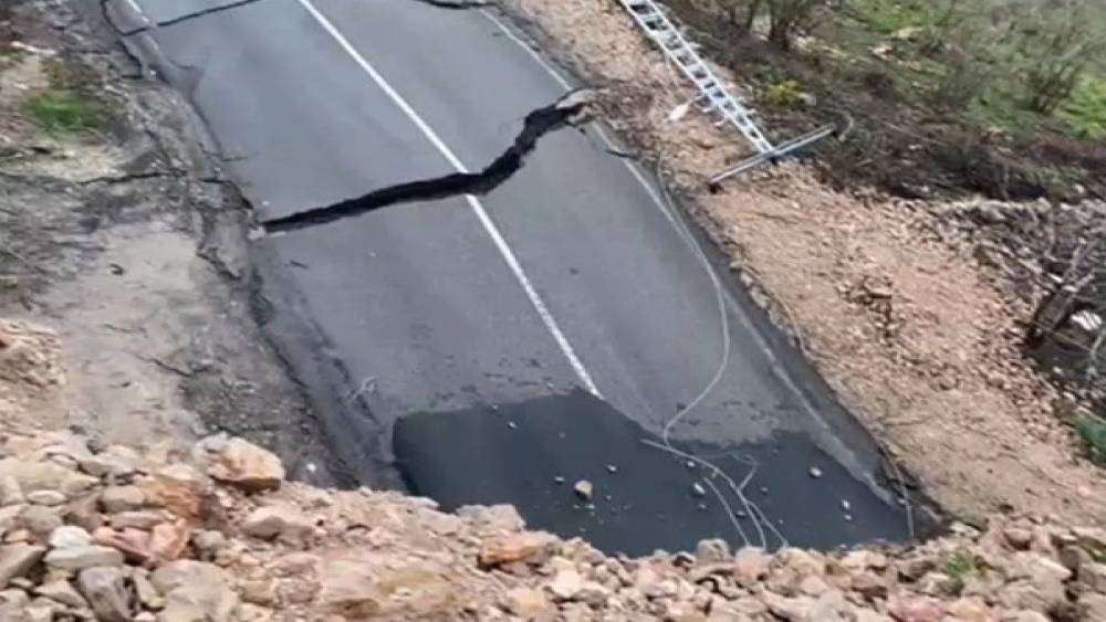 Ordu&rsquo;da heyelan nedeniyle yol ulaşıma kapandı
