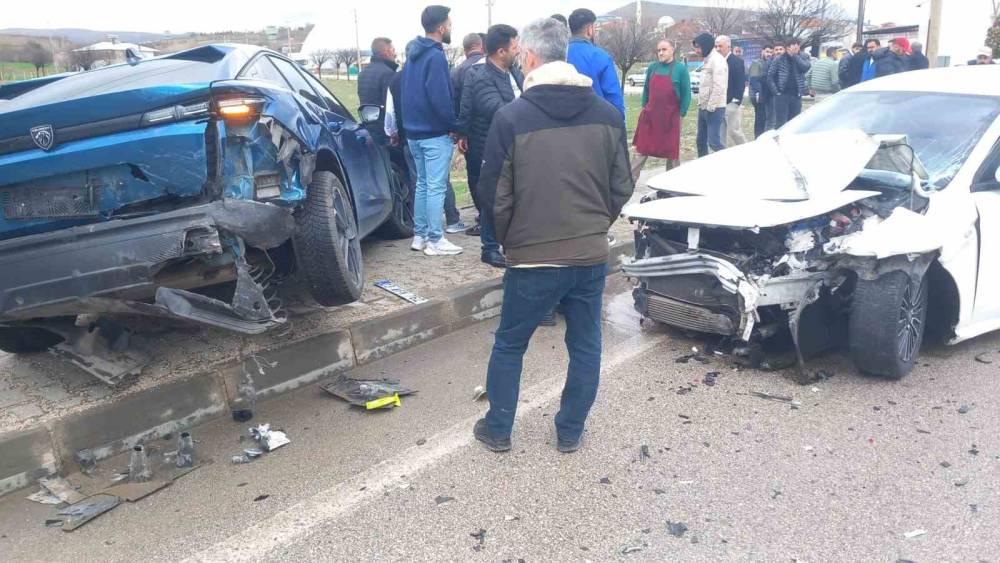 Elazığ&rsquo;da trafik kazası: 2 yaralı
