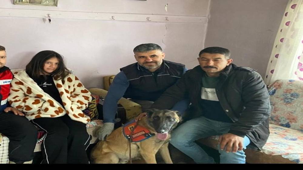 Cep telefonu elinden alınınca evden ka&ccedil;an 13 yaşındaki kız bulundu
