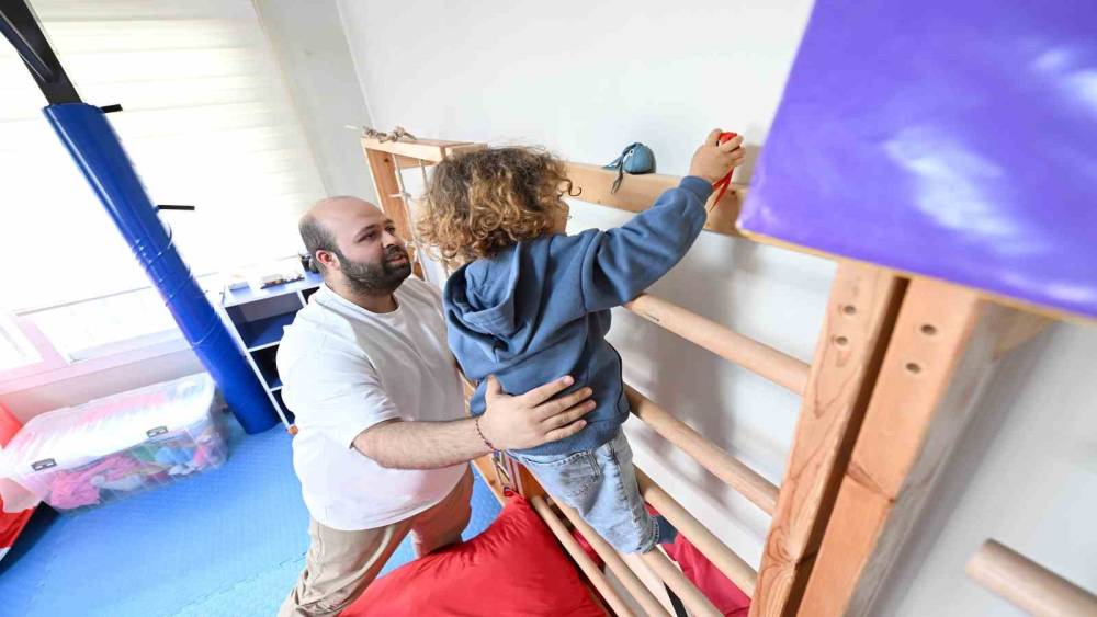 Mersin B&uuml;y&uuml;kşehir Belediyesi DMD hastasına ergoterapi desteğini s&uuml;rd&uuml;r&uuml;yor
