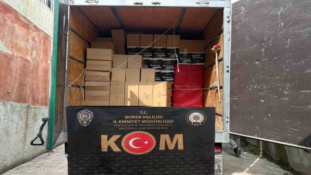 Bursa&rsquo;da 6 milyon 360 bin ka&ccedil;ak makaron ele ge&ccedil;irildi
