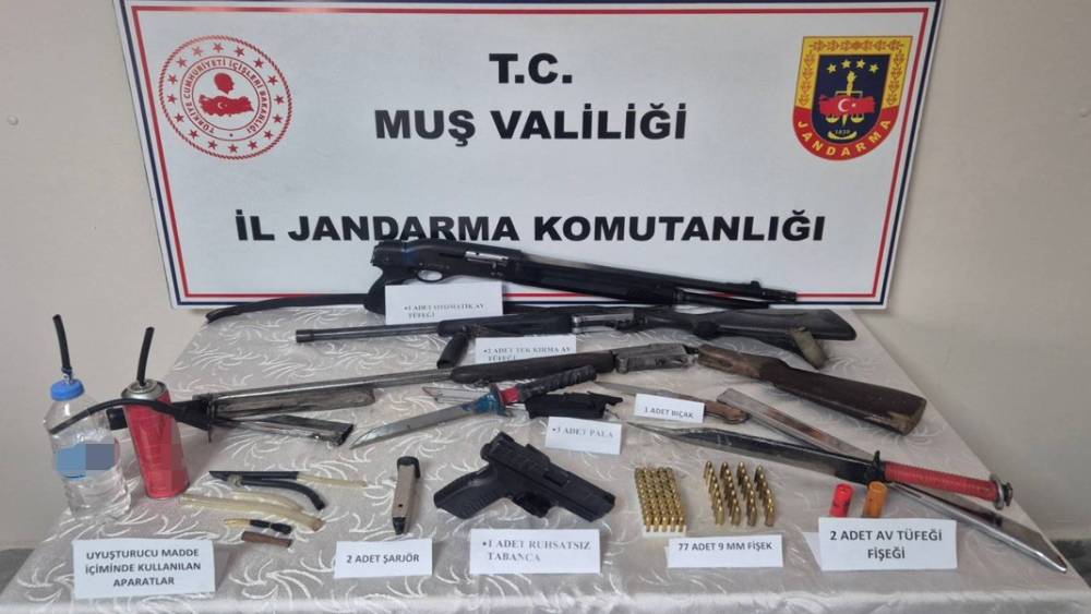 Muş&rsquo;ta silah ve uyuşturucu operasyonu: 2 g&ouml;zaltı
