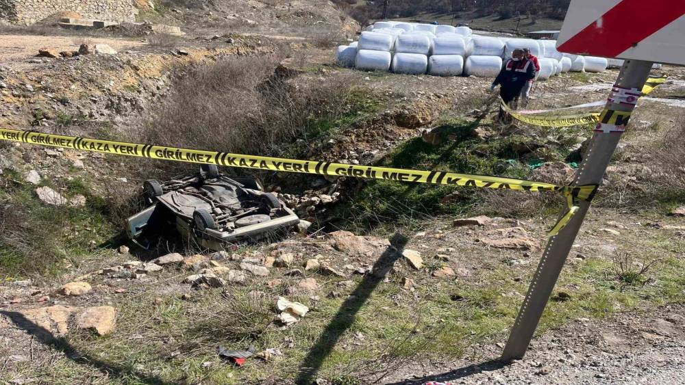 K&uuml;tahya feci kaza: 2 &ouml;l&uuml;, 1 yaralı
