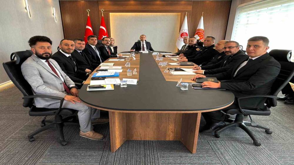 Burdur&rsquo;da uyuşturucu ve yasa dışı bahisle m&uuml;cadele toplantısı
