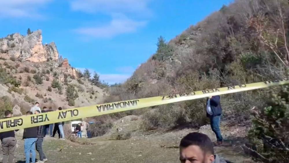 2 yaşındaki kayıp &ccedil;ocuk 10 saat sonra dağın zirvesinde bulundu
