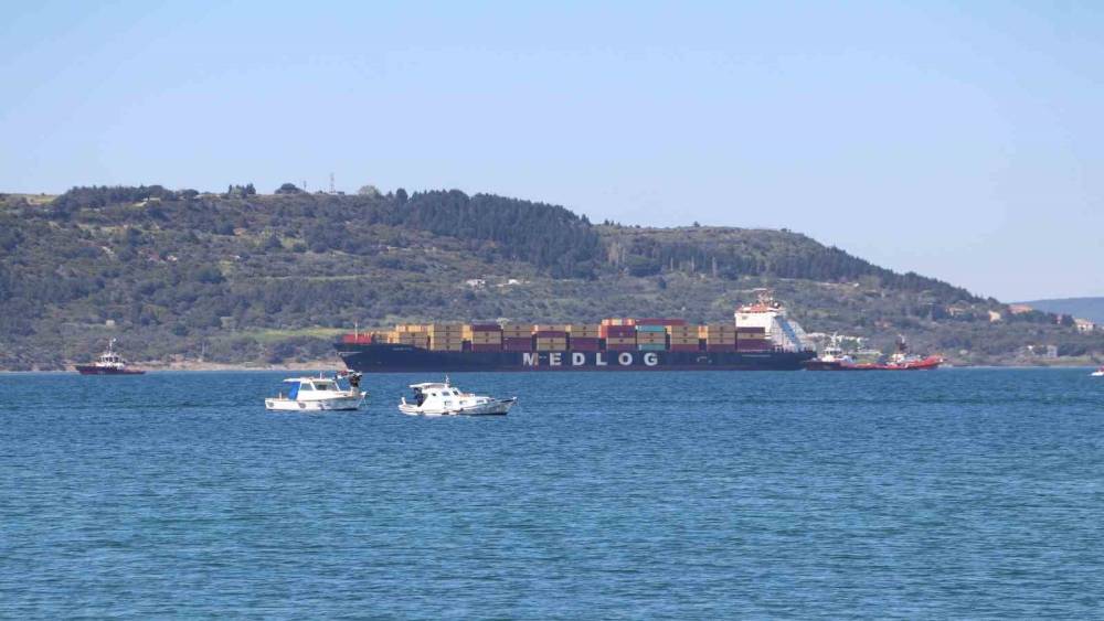 &Ccedil;anakkale Boğazı&rsquo;nda konteyner gemisi makine arızası yaptı
