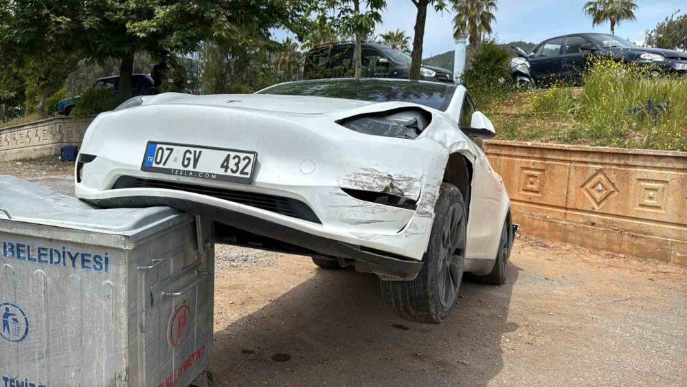 Gazipaşa&rsquo;da trafik kazası: 3 yaralı
