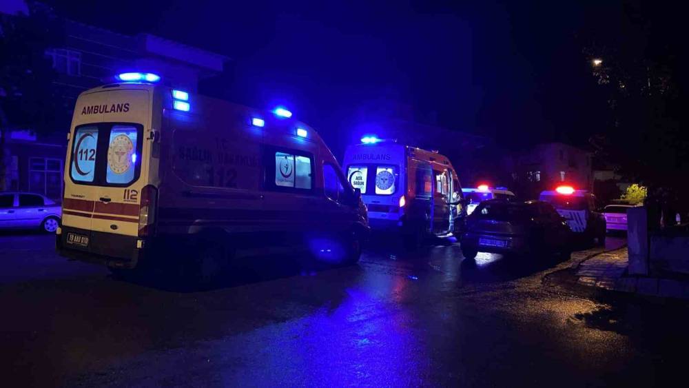 &Ccedil;orum&rsquo;da bı&ccedil;aklı kavga: 2 yaralı
